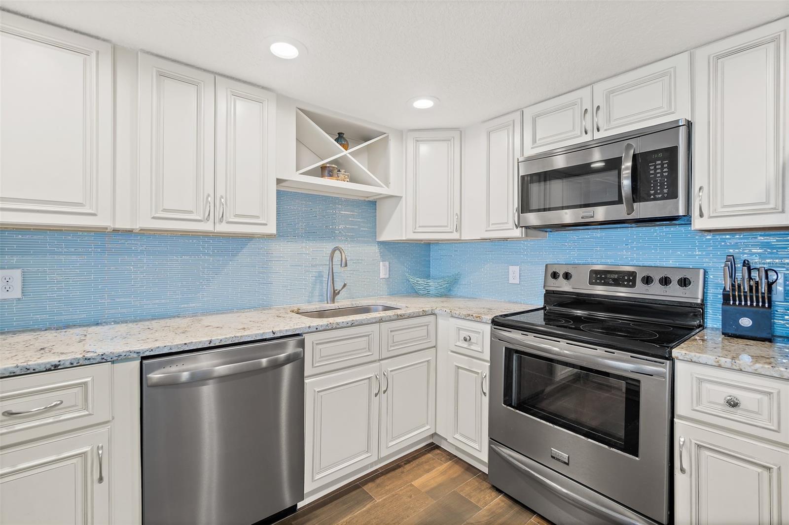 545 GARFIELD AVENUE 402