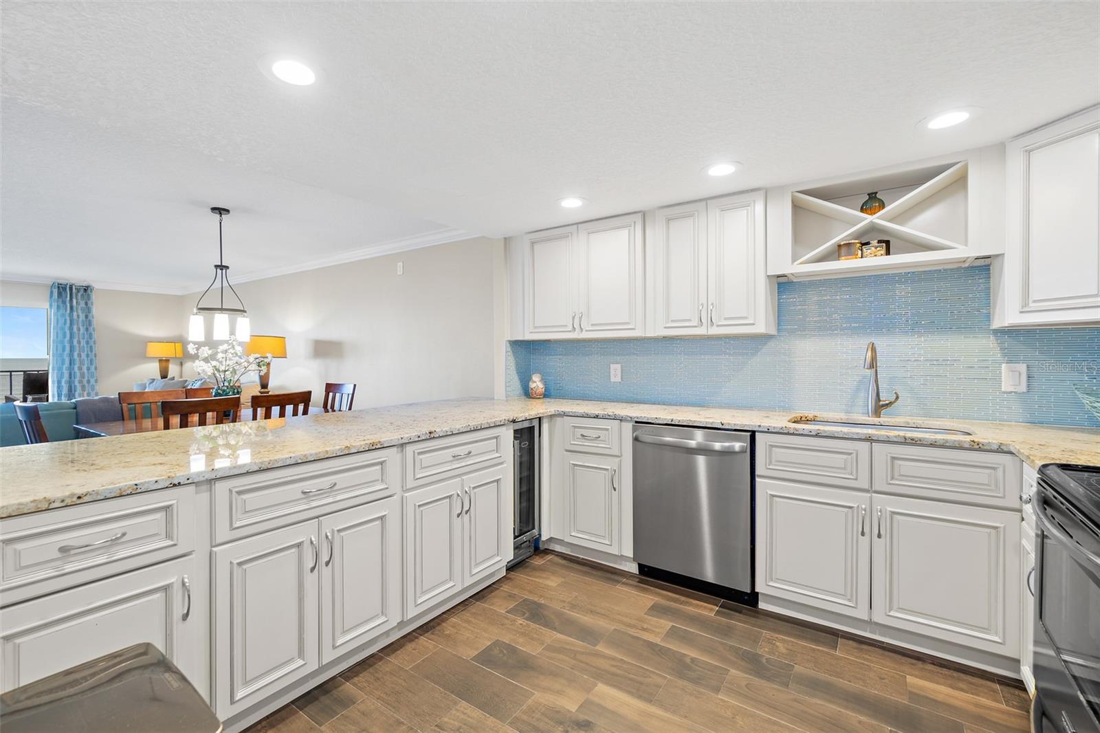 545 GARFIELD AVENUE 402