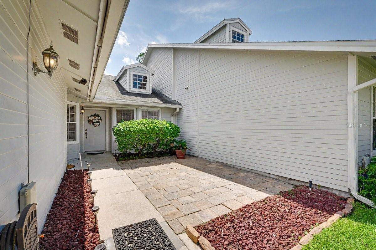 4574 WANDERING OAKS COURT