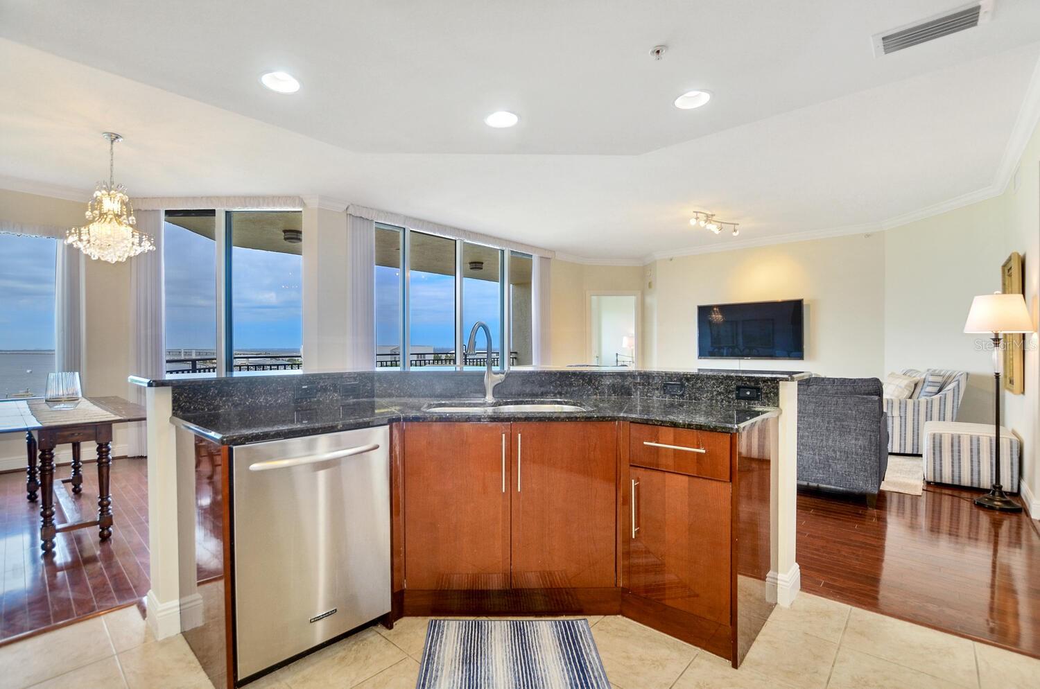 CASTILLO AT WESTSHORE YACHT CL - Residential Lease