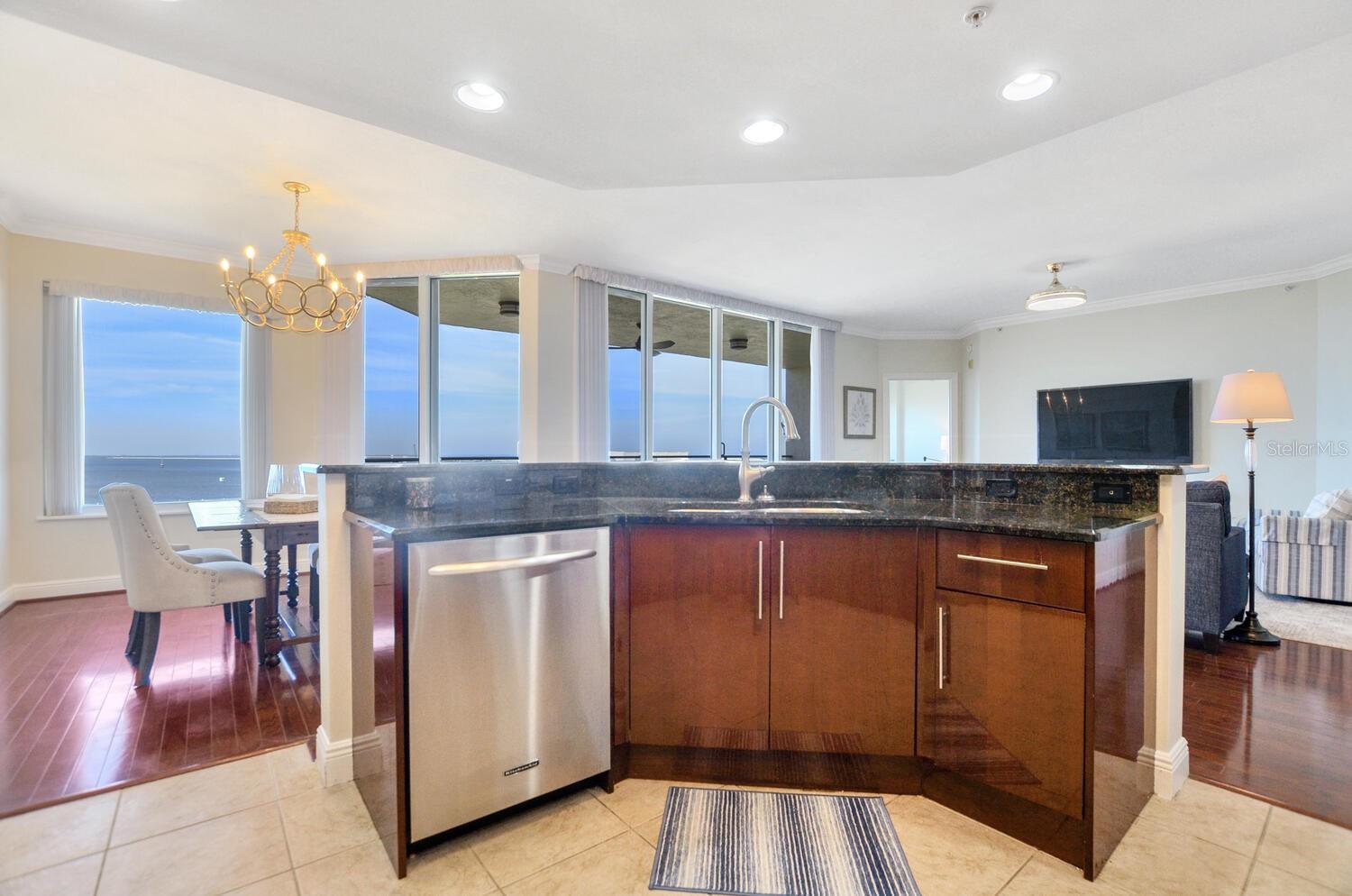 CASTILLO AT WESTSHORE YACHT CL - Residential Lease