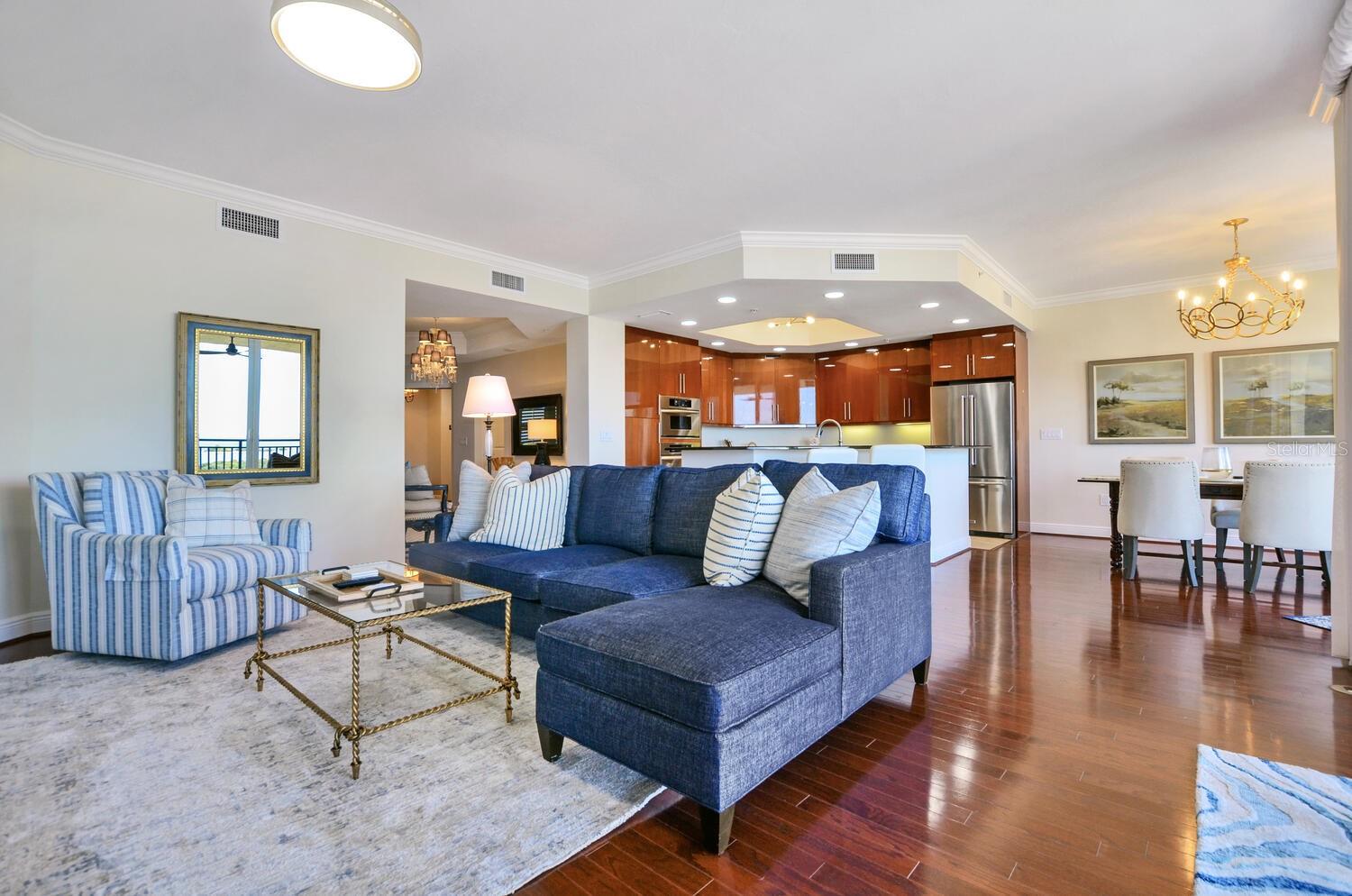 CASTILLO AT WESTSHORE YACHT CL - Residential Lease