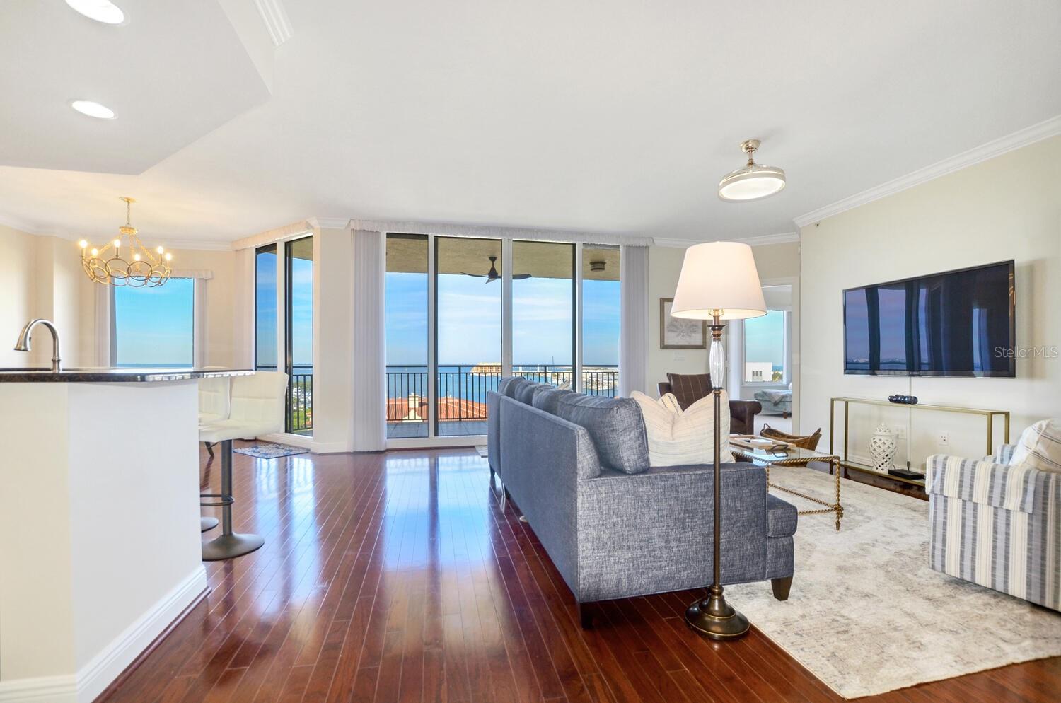 CASTILLO AT WESTSHORE YACHT CL - Residential Lease