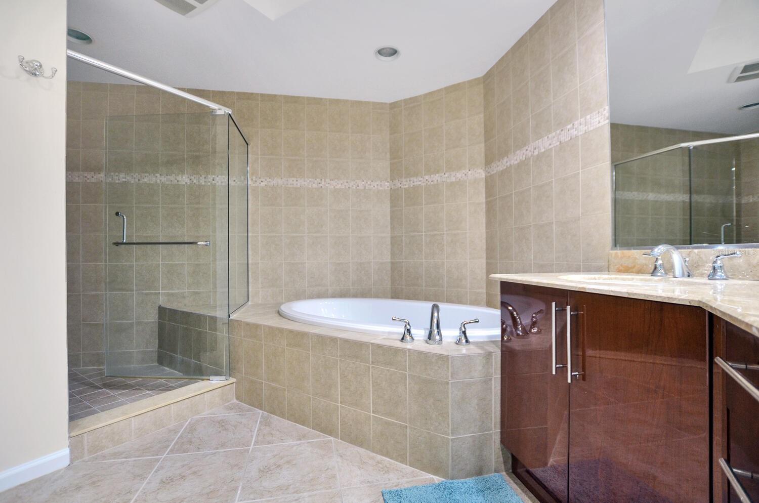 CASTILLO AT WESTSHORE YACHT CL - Residential Lease