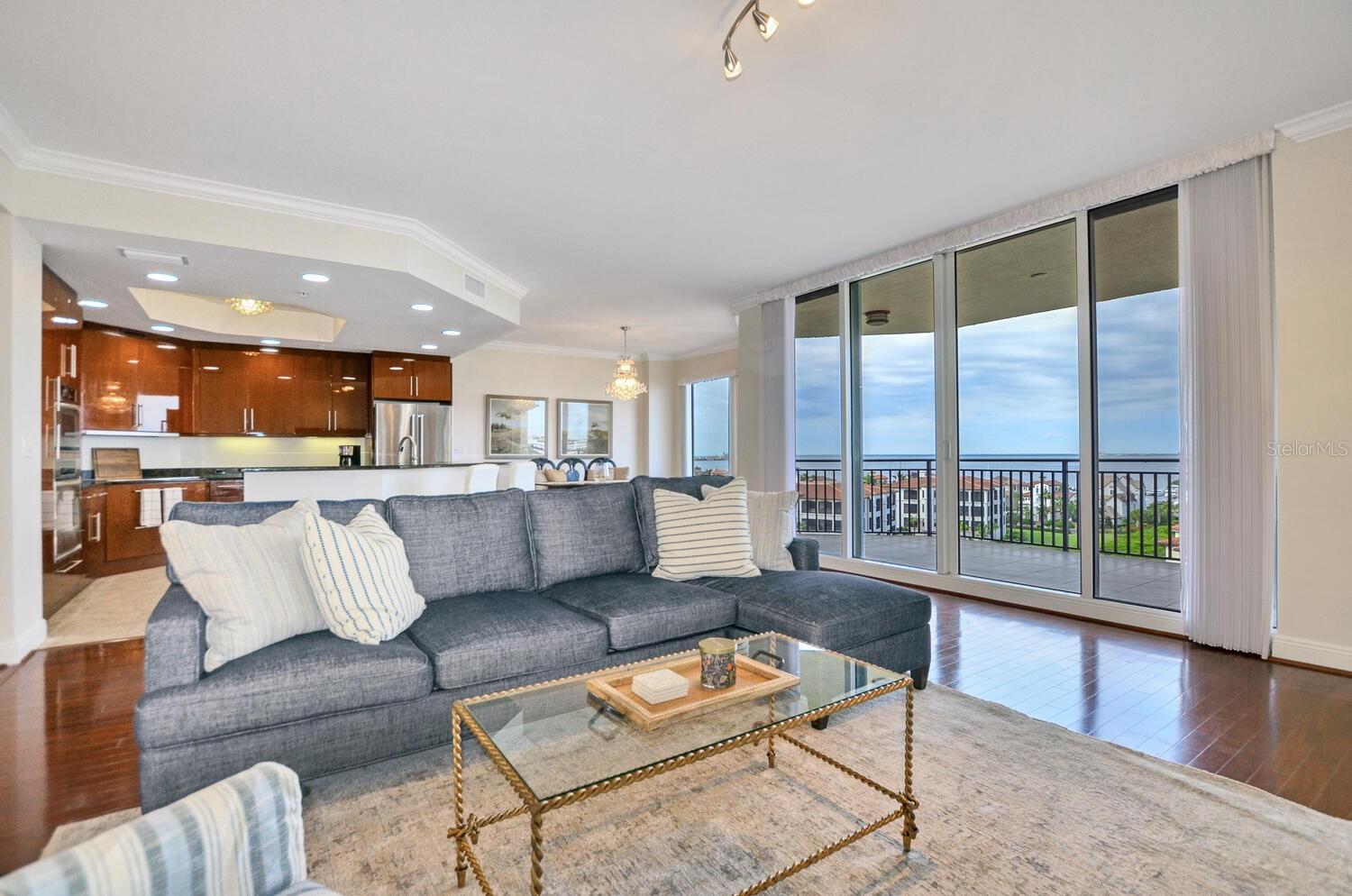 CASTILLO AT WESTSHORE YACHT CL - Residential Lease