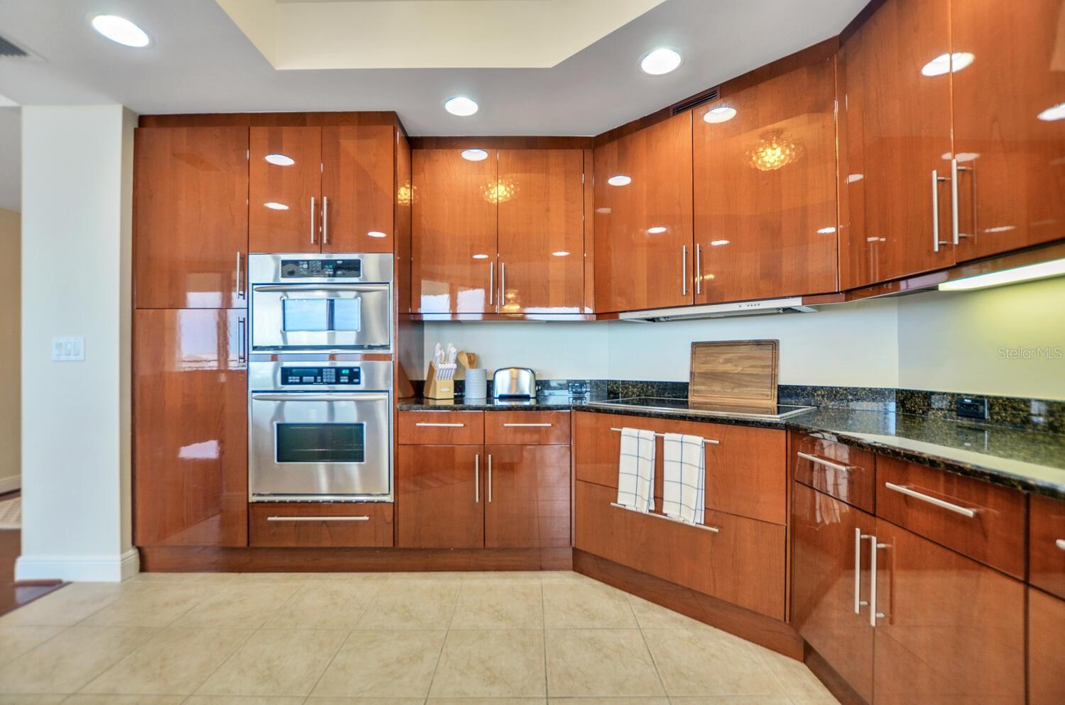 CASTILLO AT WESTSHORE YACHT CL - Residential Lease