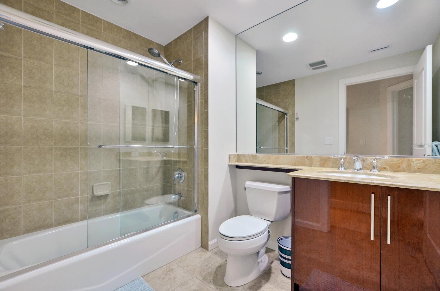 CASTILLO AT WESTSHORE YACHT CL - Residential Lease