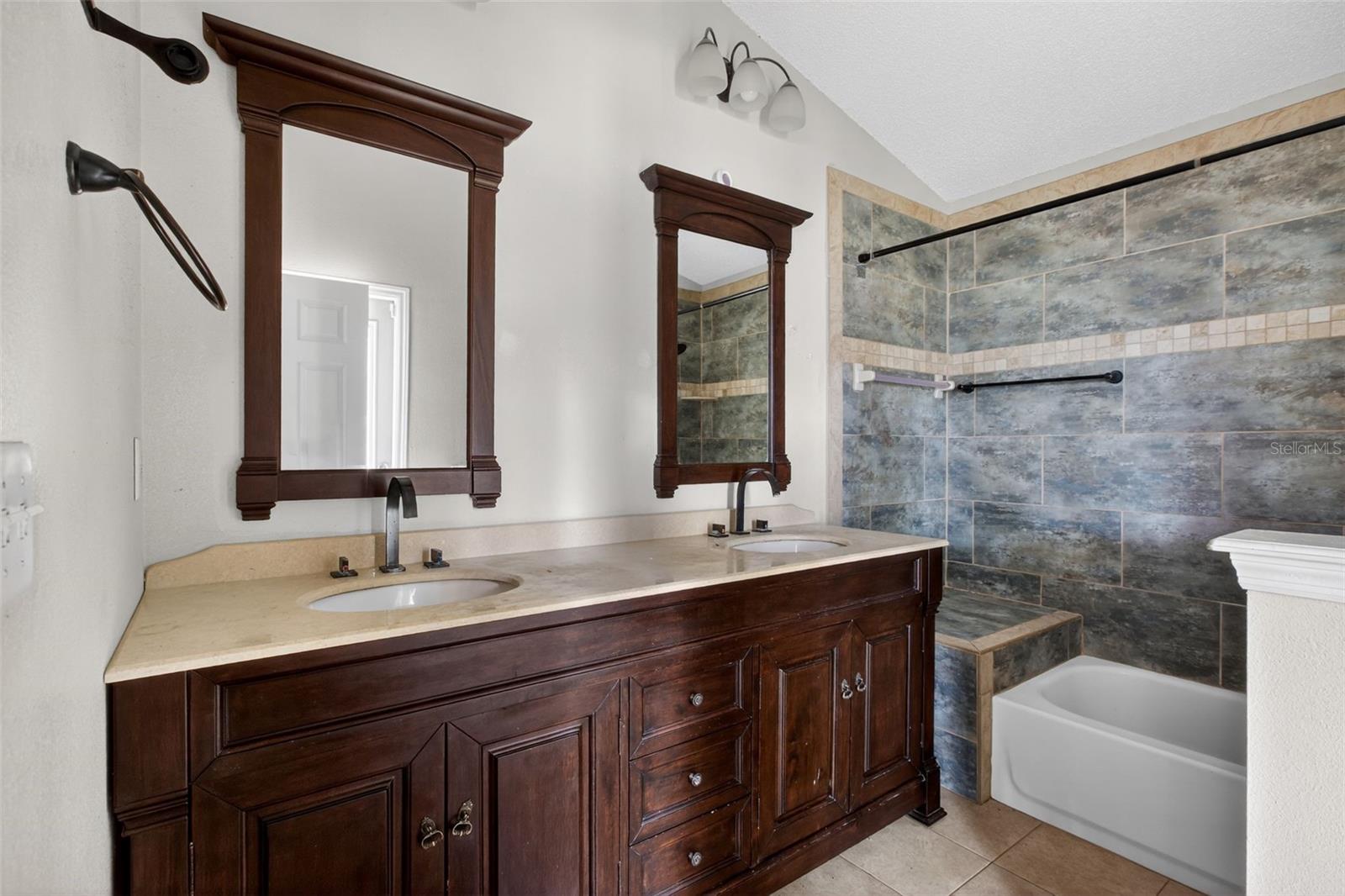 ALAFAYA WOODS PH 17 - Residential