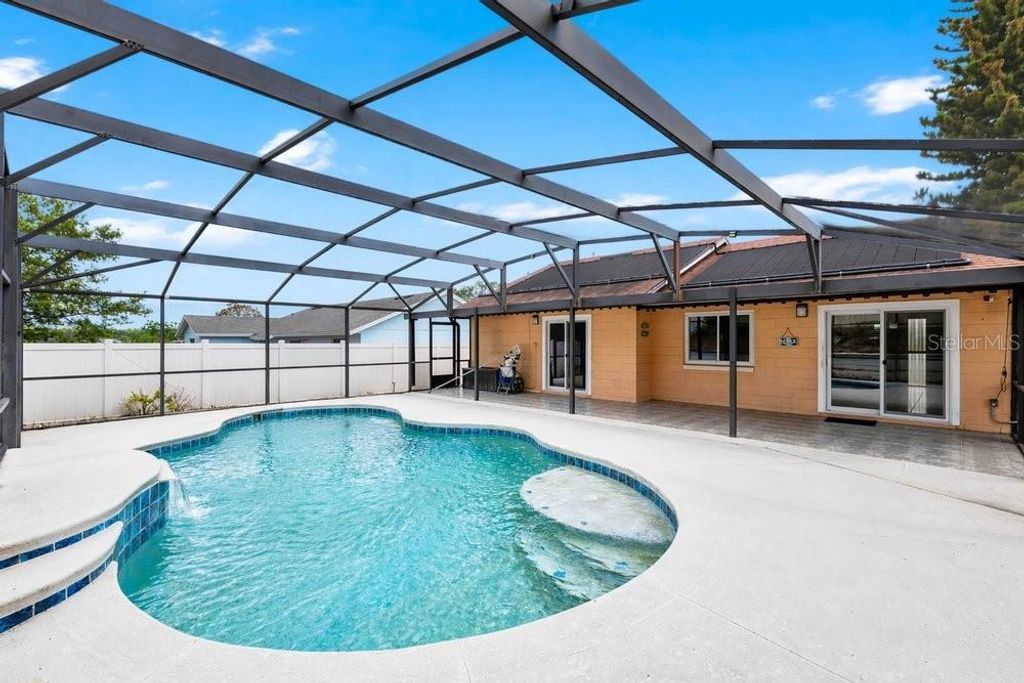 Photo of 468 Sandpiper Ridge Drive, Orlando, FL 32835 (MLS # O6402145)