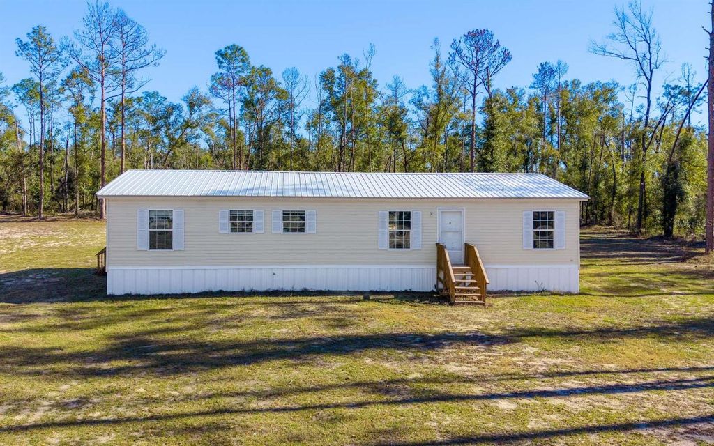 Photo of 10448 County Road 136, Live Oak, FL 32060 (MLS # GC537247)