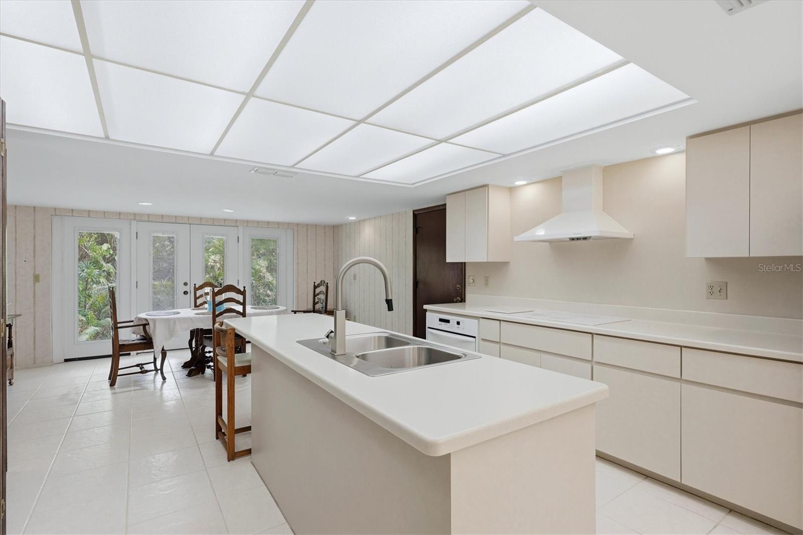 SOUTH VENICE - Residential