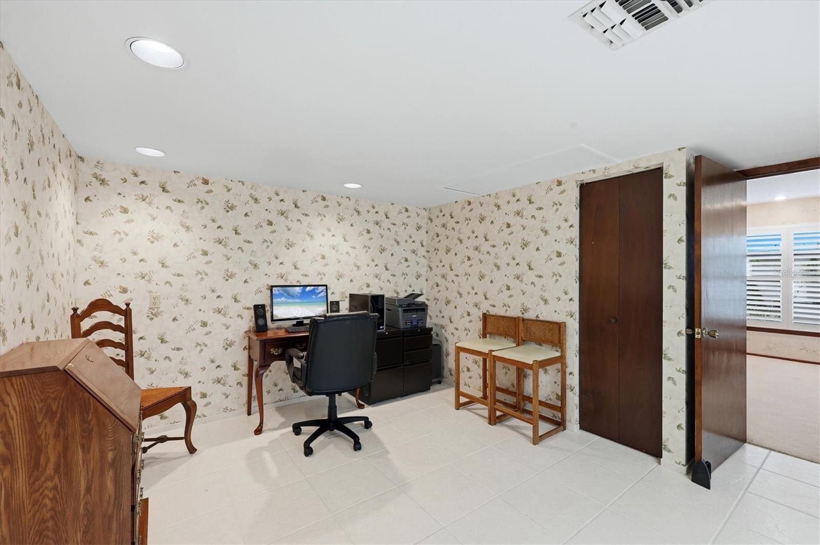 SOUTH VENICE - Residential