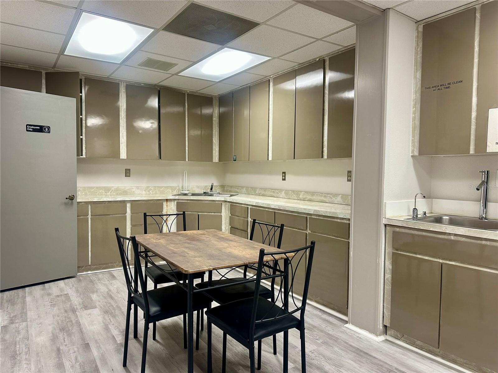 WOODHAVEN - Commercial Sale