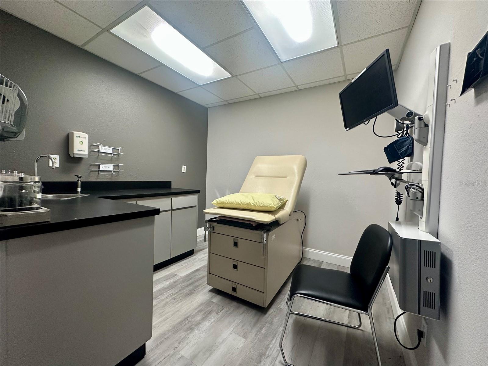 WOODHAVEN - Commercial Sale