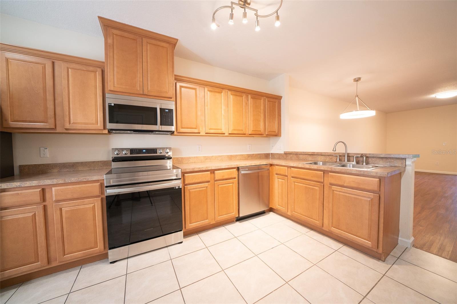 NATURE TERRACE TWNHMS - Residential Lease