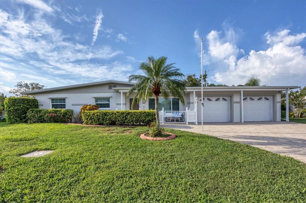 Photo of 3126 Bougainvillea Street, Sarasota, FL 34239 (MLS # A4677755)