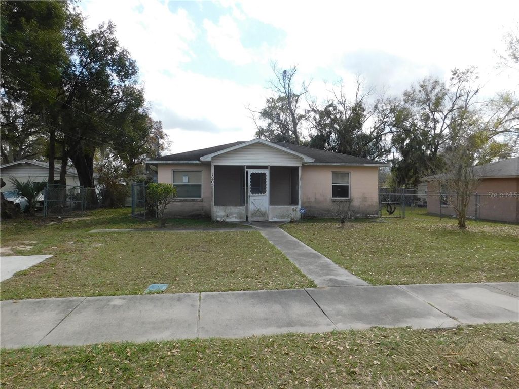 Photo of 1205 E Laura Street, Plant City, FL 33563 (MLS # TB8495465)