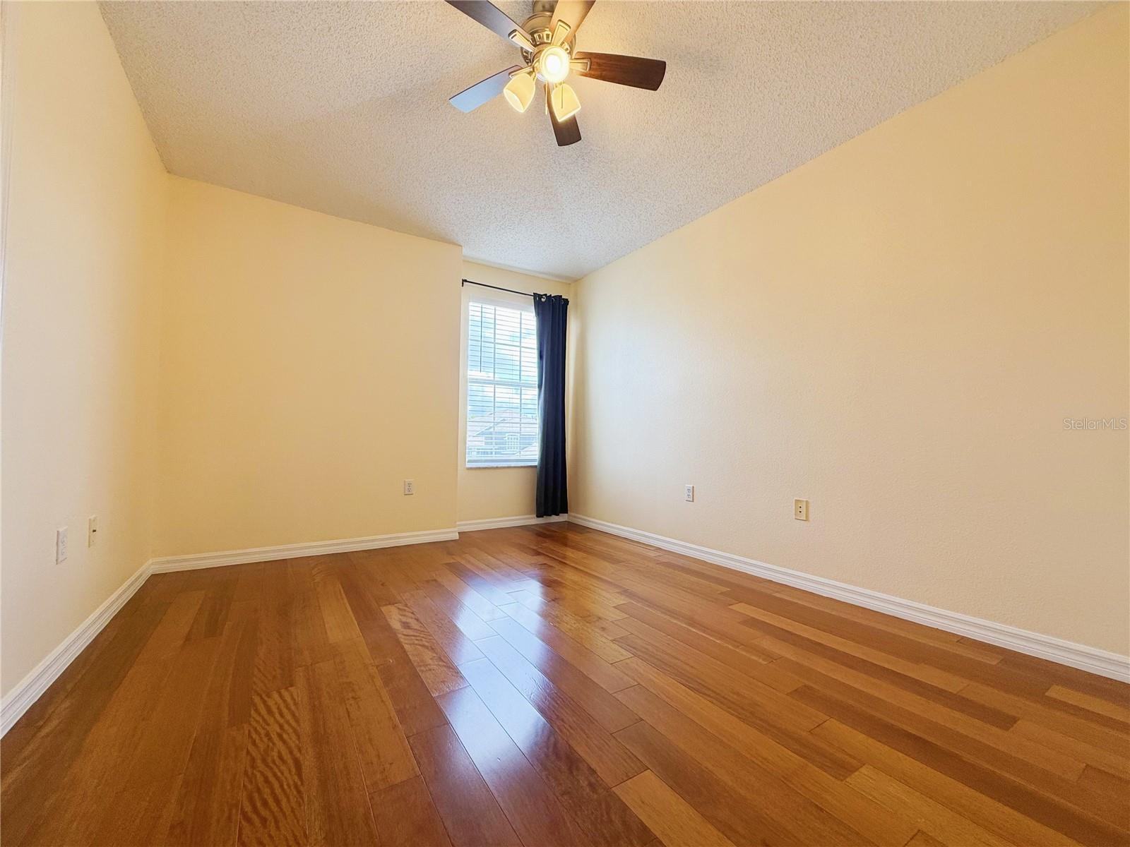 PARKSTONE UNIT 4 - Residential