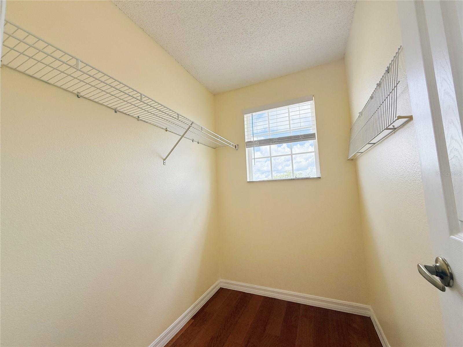 PARKSTONE UNIT 4 - Residential