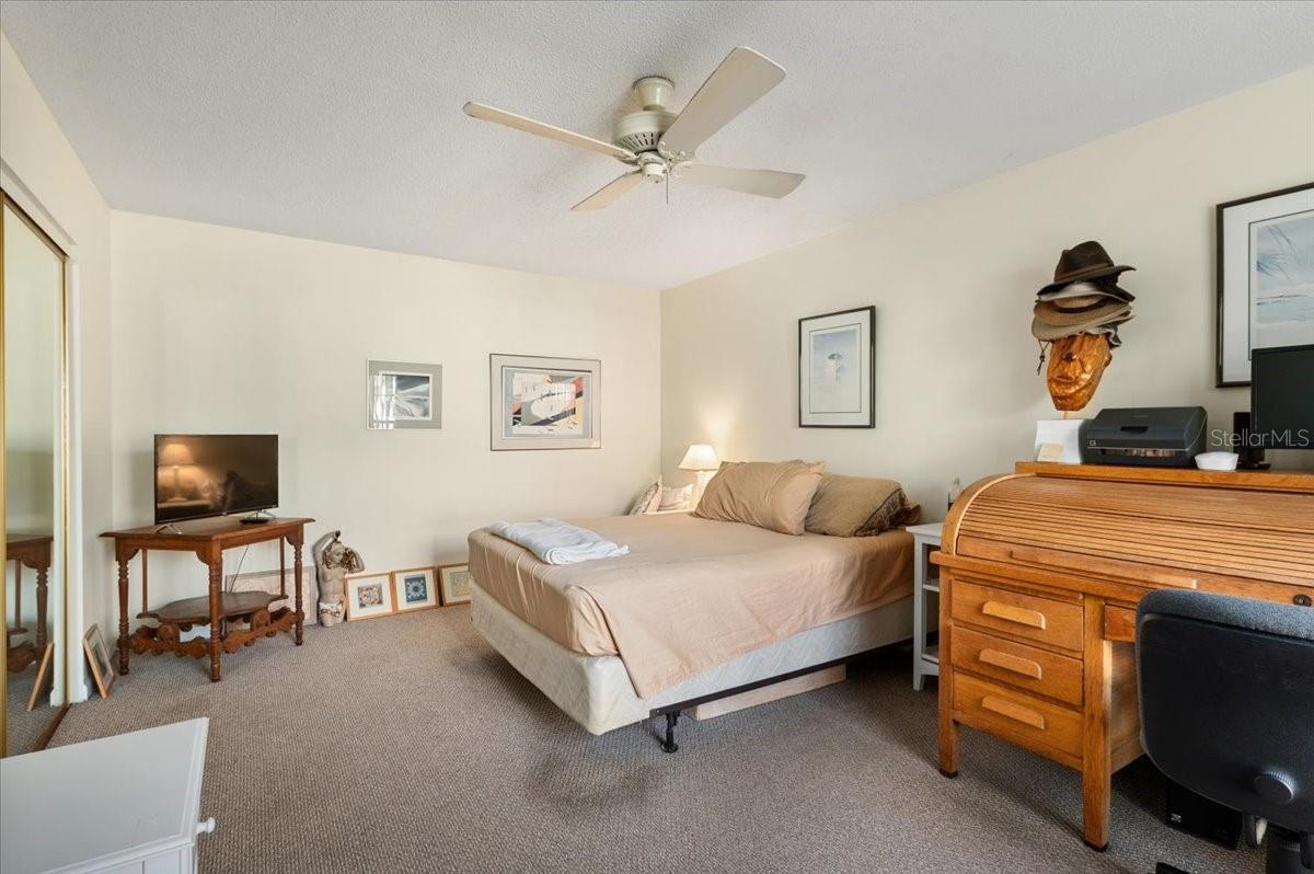 FAIRWAYS TWNHS & VILLAS - Residential