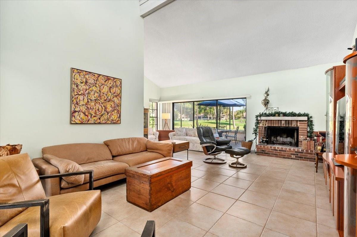 FAIRWAYS TWNHS & VILLAS - Residential