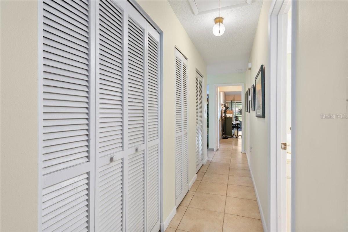 FAIRWAYS TWNHS & VILLAS - Residential