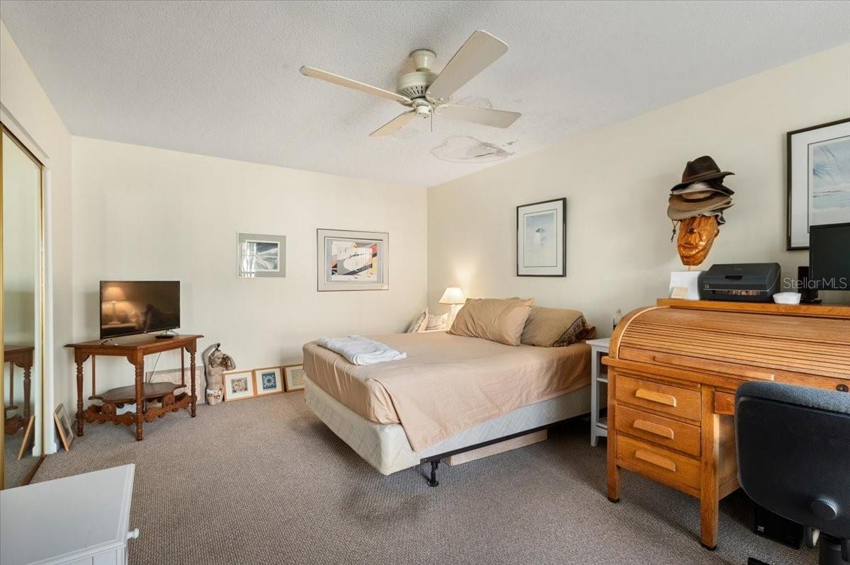 FAIRWAYS TWNHS & VILLAS - Residential