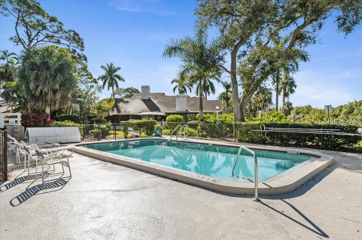 FAIRWAYS TWNHS & VILLAS - Residential