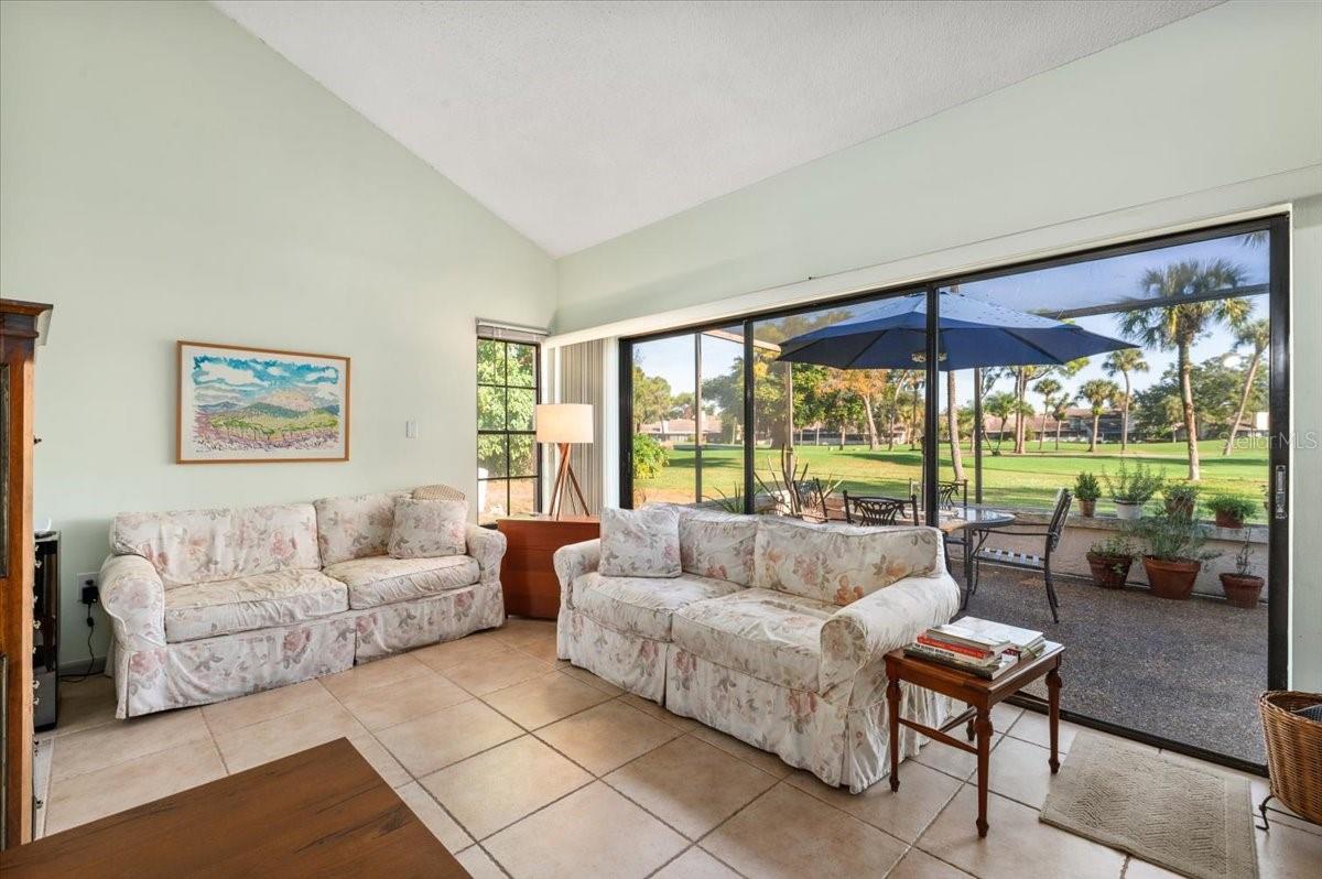 FAIRWAYS TWNHS & VILLAS - Residential