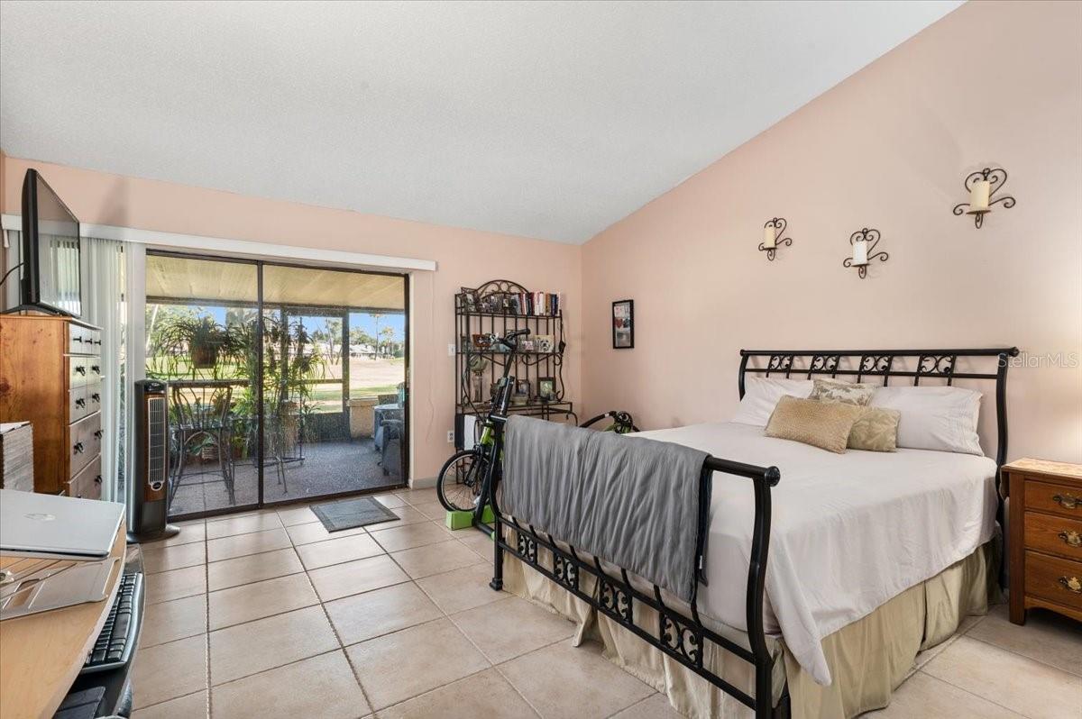 FAIRWAYS TWNHS & VILLAS - Residential