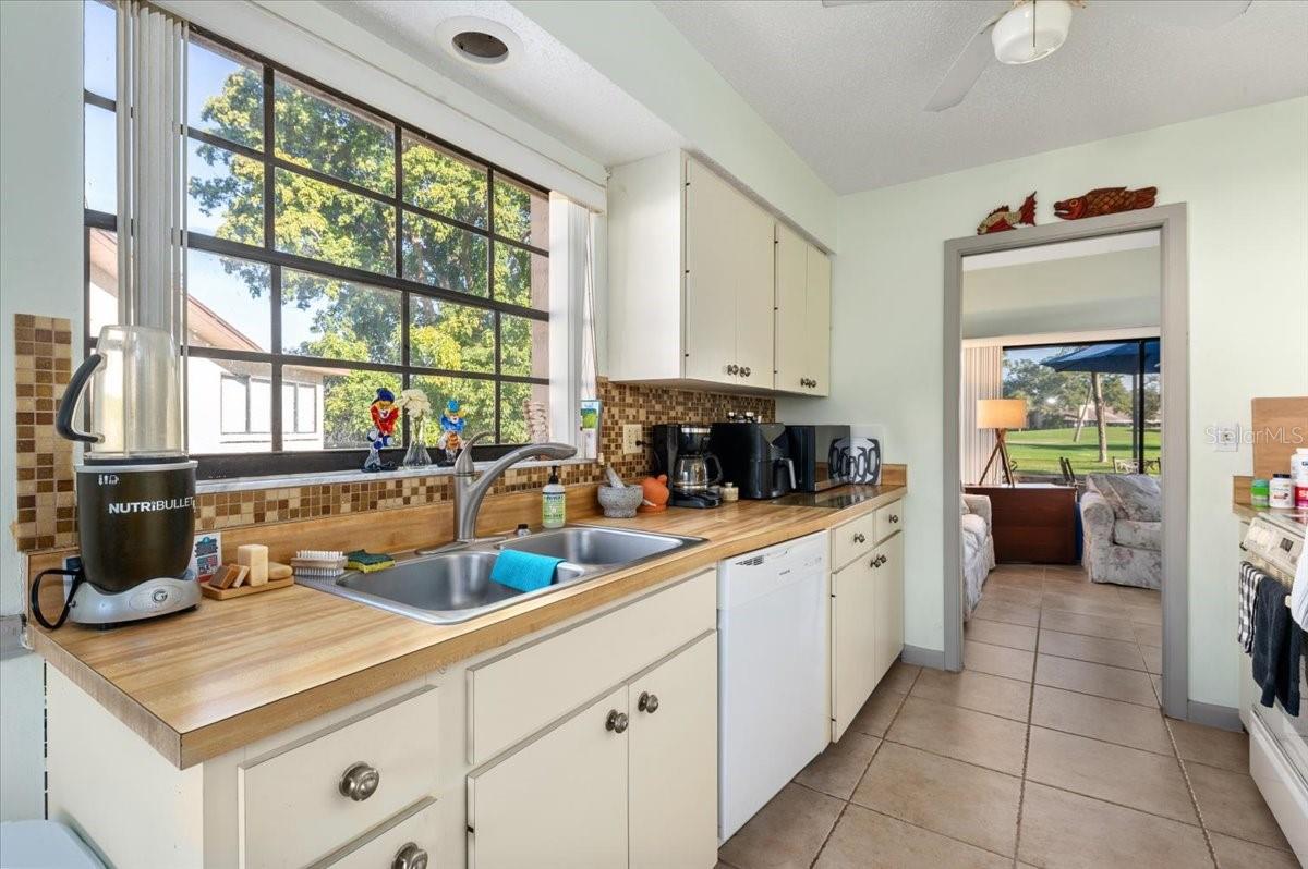 FAIRWAYS TWNHS & VILLAS - Residential