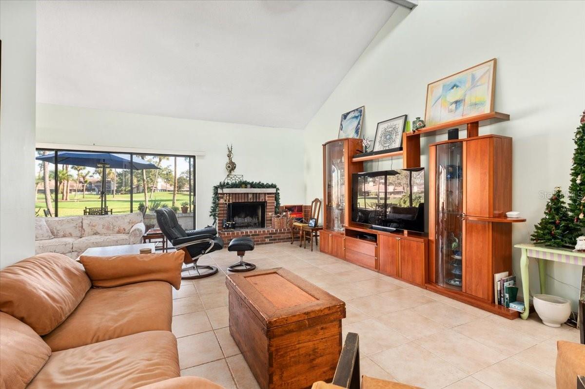 FAIRWAYS TWNHS & VILLAS - Residential