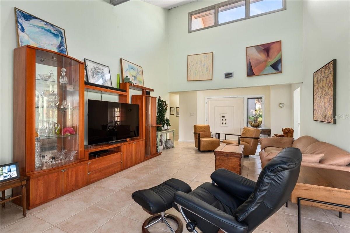 FAIRWAYS TWNHS & VILLAS - Residential