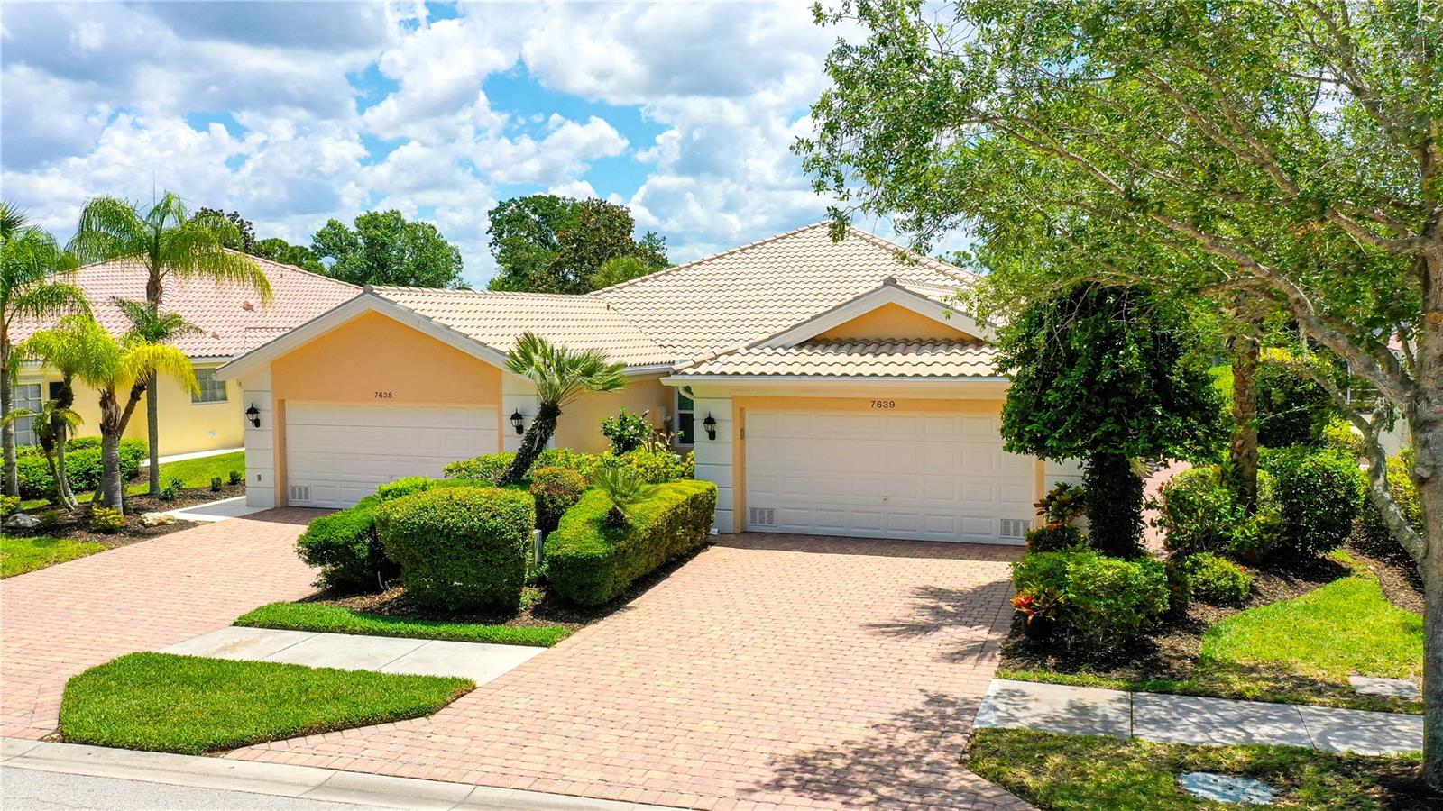 VILLAGEWALK - Residential