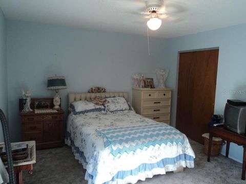 A home in LAKELAND