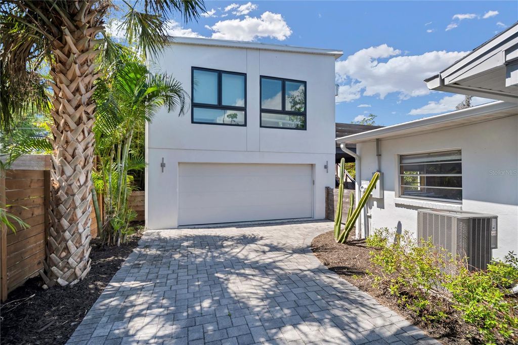 Photo of 707 S Lois Avenue, Tampa, FL 33609 (MLS # TB8491211)