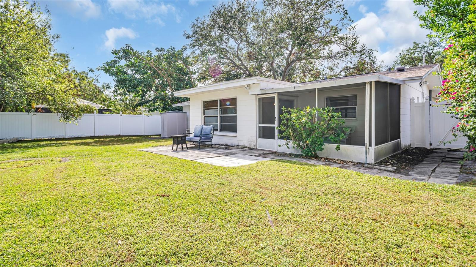 OAKHURST SHORES - Residential Lease