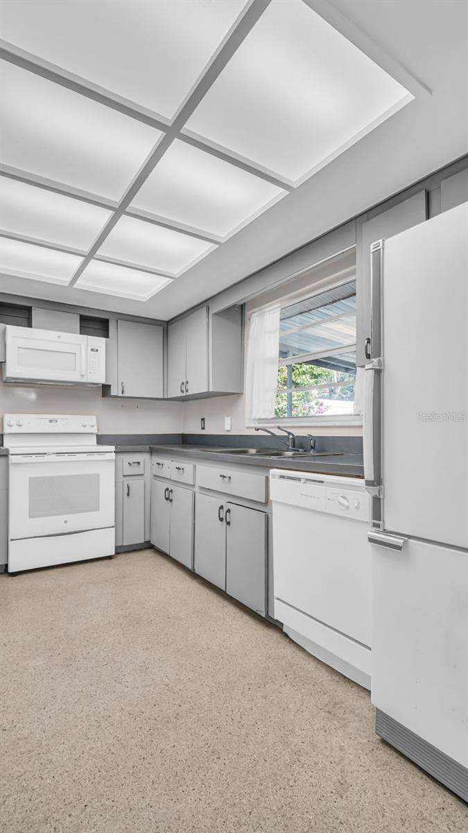 OAKHURST SHORES - Residential Lease