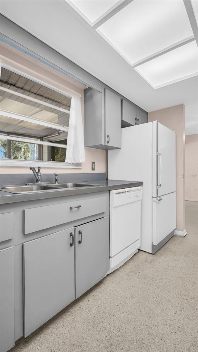 OAKHURST SHORES - Residential Lease