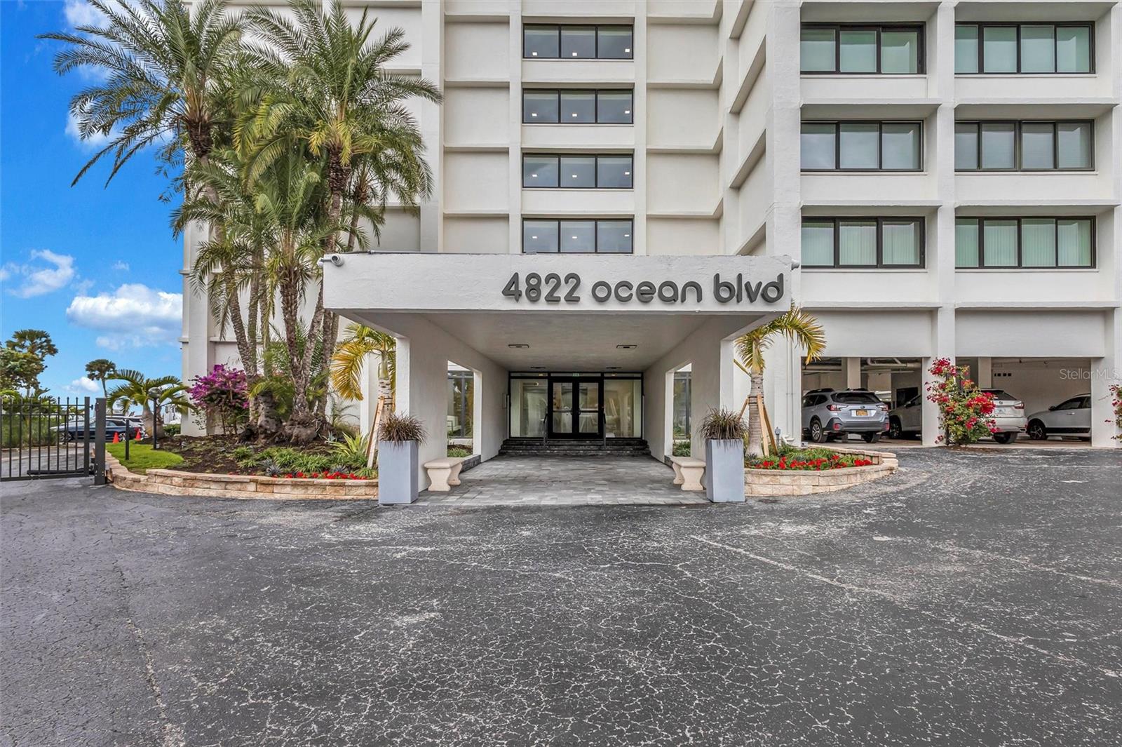 SIESTA TOWERS - Residential