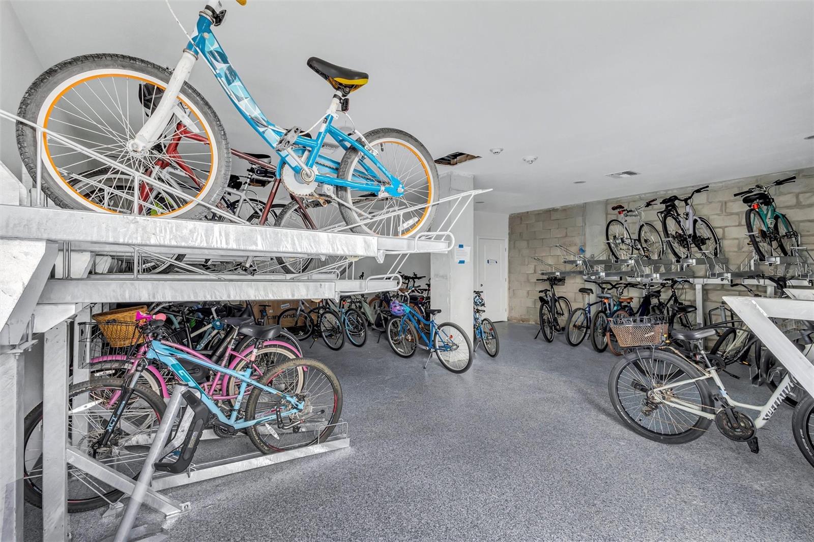 SIESTA TOWERS - Residential