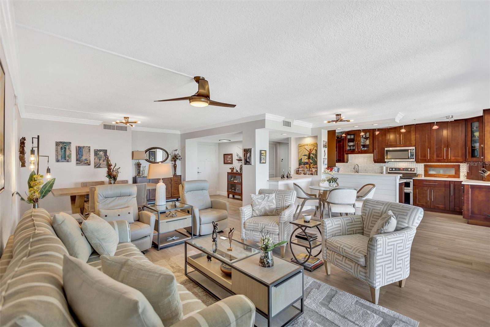 SIESTA TOWERS - Residential