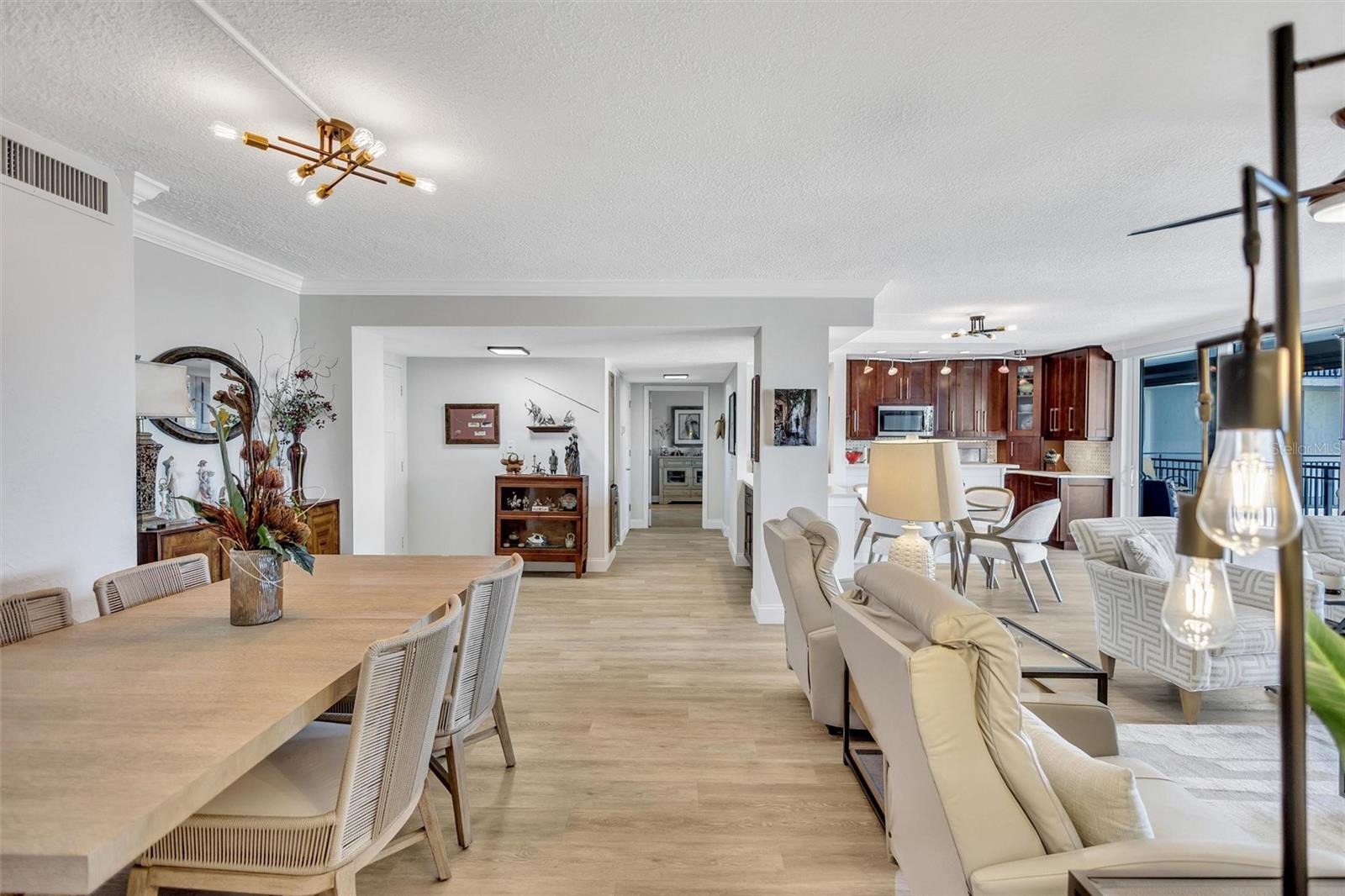 SIESTA TOWERS - Residential