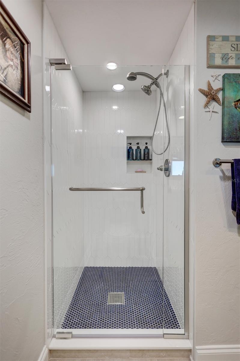 SIESTA TOWERS - Residential