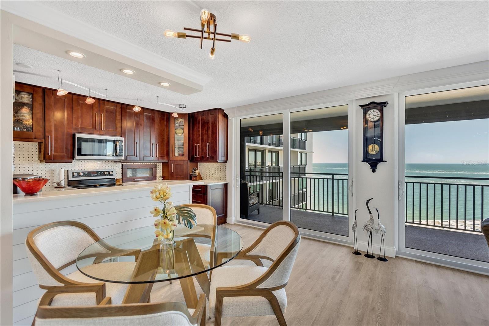 SIESTA TOWERS - Residential