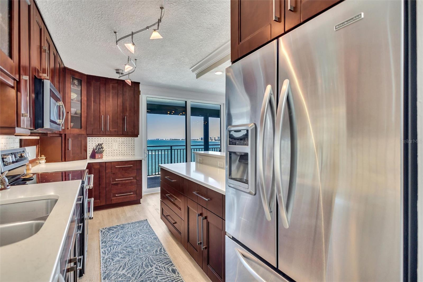 SIESTA TOWERS - Residential