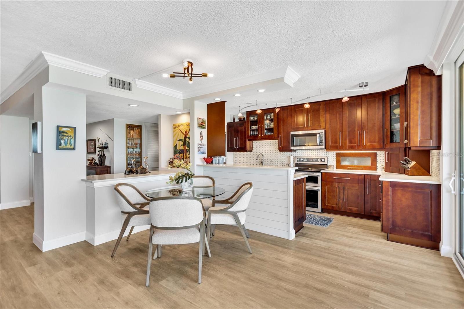 SIESTA TOWERS - Residential