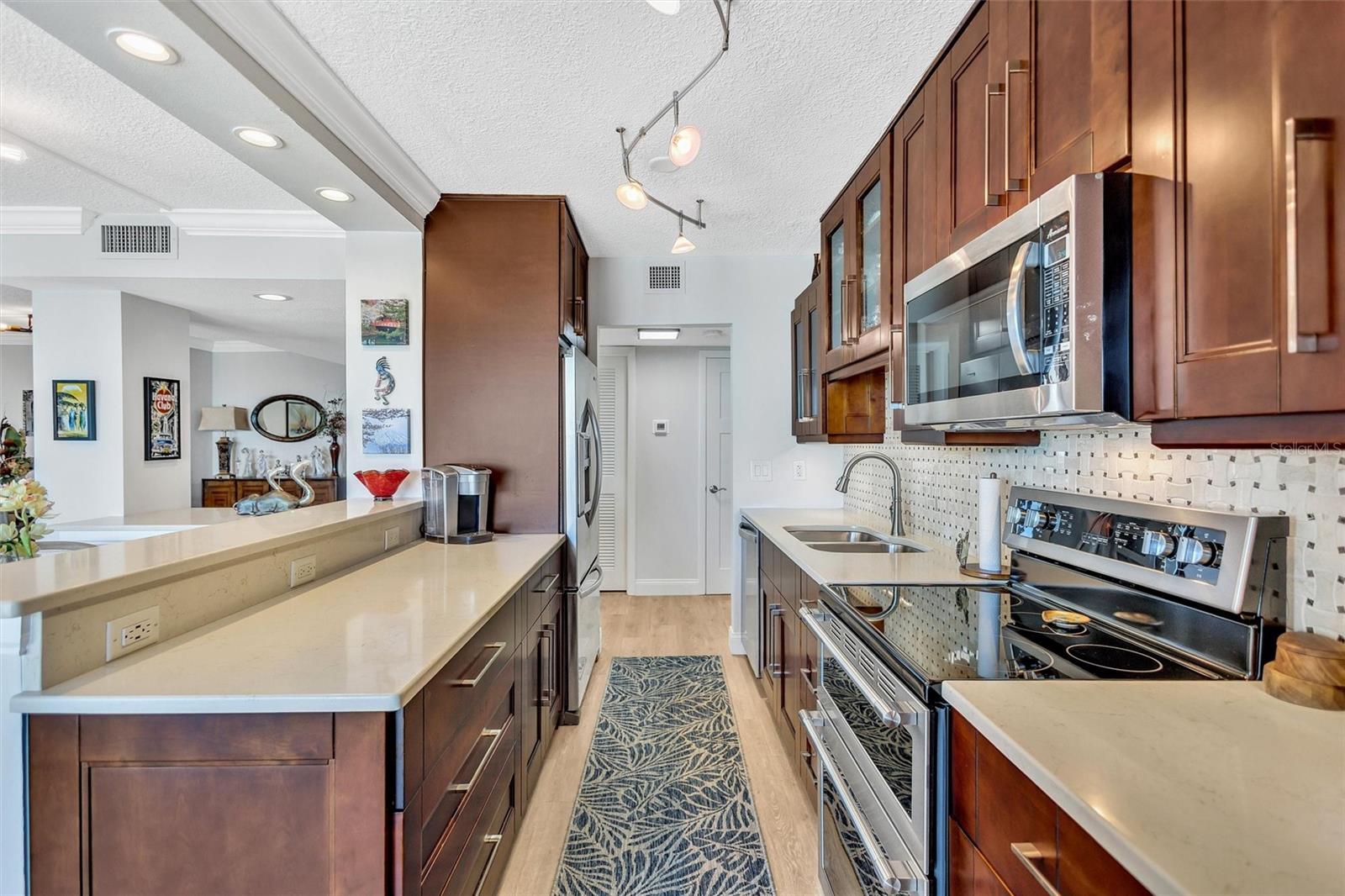 SIESTA TOWERS - Residential