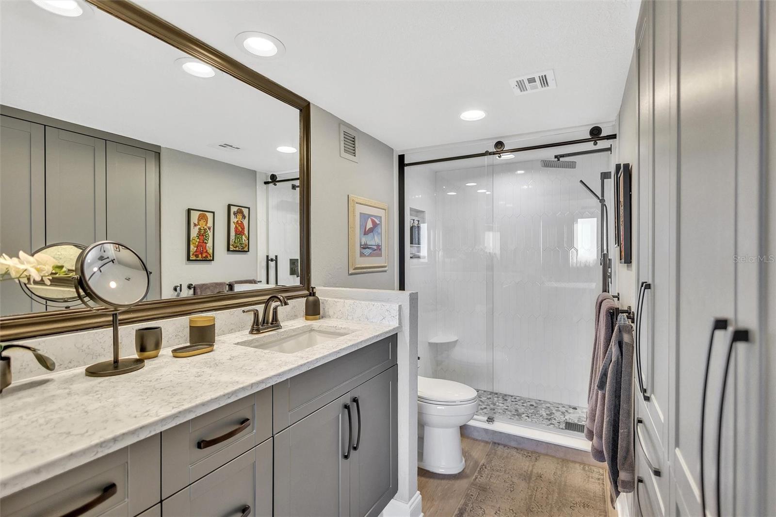 SIESTA TOWERS - Residential