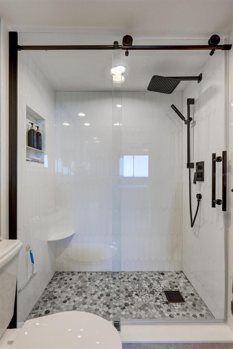 SIESTA TOWERS - Residential